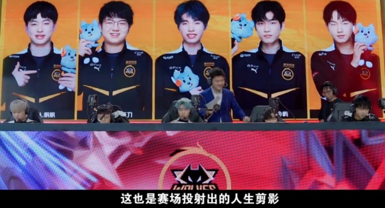 赛中占据了